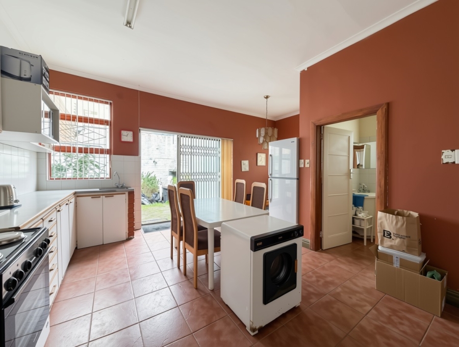 2 Bedroom Property for Sale in Vredehoek Western Cape